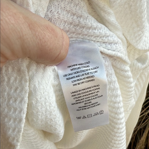 We the Free Ladies M Oversized Holly Henley Top w/Red Embroidery & Stitching - Picture 10 of 13